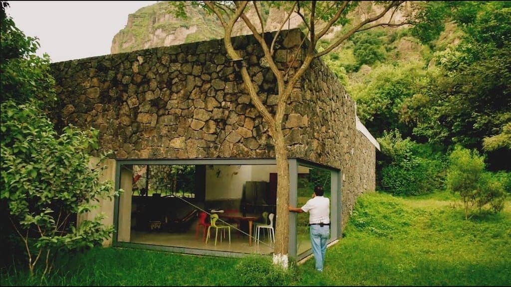 Modern home in Mexican plateau revives ancient water harvest